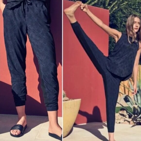 Athleta Camden Printed Joggers Lightweight Stretch w/ Zipper Pockets Womens Sz 4 - Picture 1 of 5